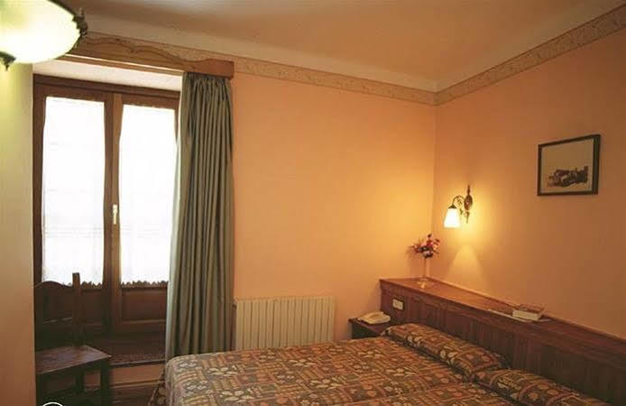 Hotel Avenida Бенаске Экстерьер фото